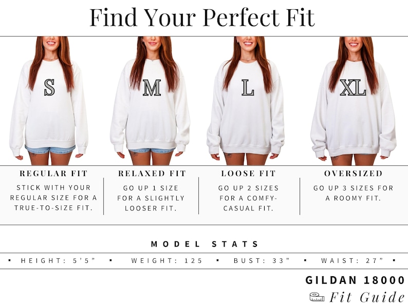 Op de afbeelding: Witte sweatshirts met de letters S, M, L en XL. De afbeelding geeft een maattabel, met details over normale, relaxte, losse en oversized pasvormen. Modelstatistieken: lengte 165 cm, gewicht 56.7 kg, borstomvang 83.8 cm, taille 68.6 cm.
