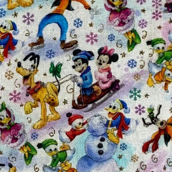 Disney Christmas Fabric 100% Cotton Fabric Fat Quarter Tumbler Cut Mickey Minnie Mouse Goofy Pluto Donald Duck Daisy Fabric Winter sled