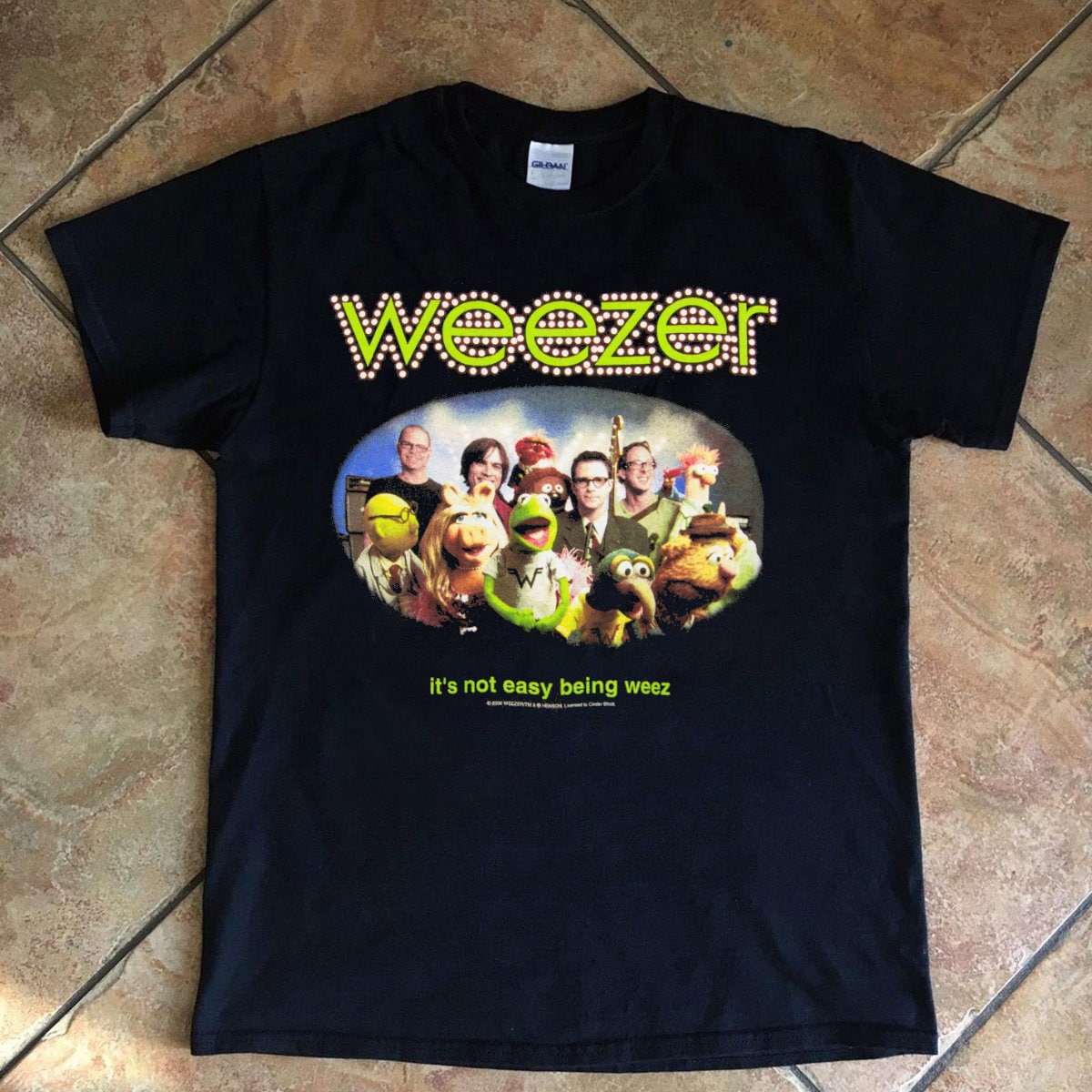 Discover Weezer 2002 It es Not Easy Being Weez The Muppets Collab Black Concert T-Shirt