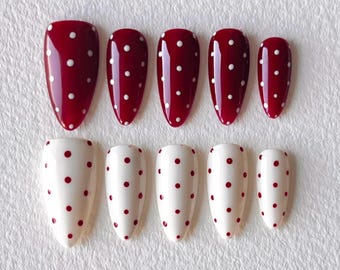 Ongles à presser pois cerises – ongles à pois rouges et blancs, ongles mignons rétro, ongles cerises vintage, pois kawaii, boutons à presser faits main