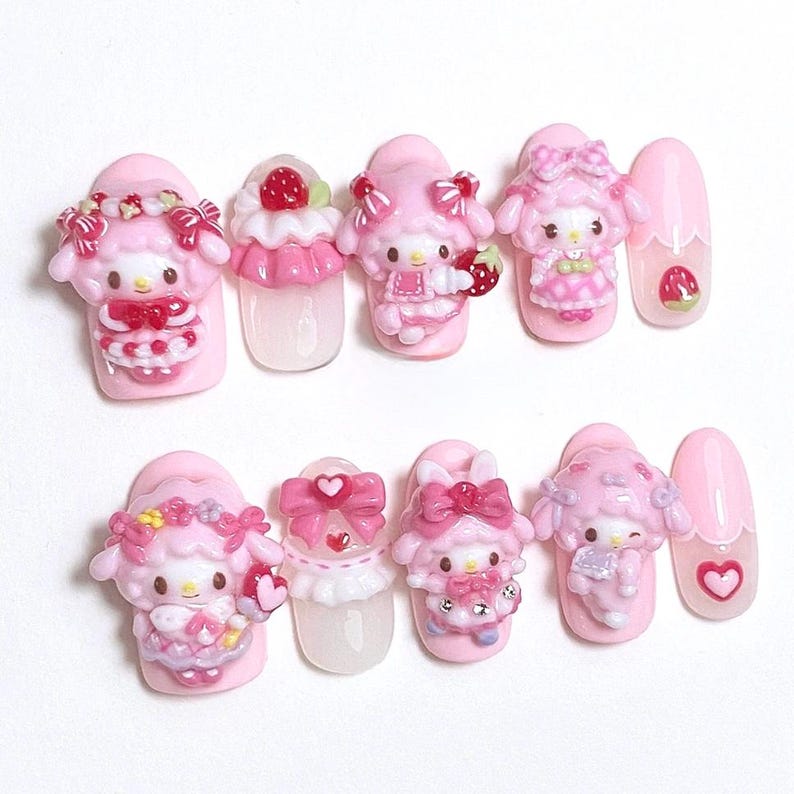 Puede incluir: Un conjunto de diez u&ntilde;as postizas rosas con dise&ntilde;os de personajes de dibujos animados en 3D. Las u&ntilde;as presentan varios dise&ntilde;os, incluyendo fresas, lazos y acentos de coraz&oacute;n. Las u&ntilde;as tienen varias formas, incluyendo ovaladas y almendradas.