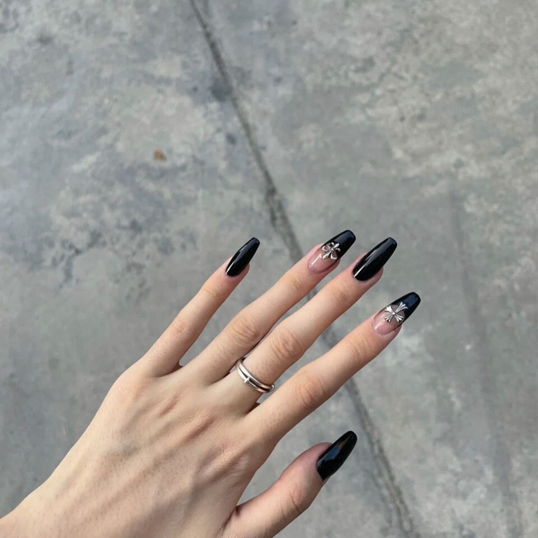 Black Chrome hearts Cross press on nails – NailStudio YJ