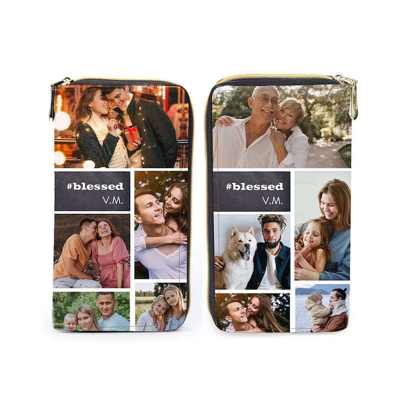 Puede incluir: Una cartera negra con cremallera que tiene un collage de fotos de familia. La cartera tiene un fondo negro con costuras blancas y una cremallera dorada. Las fotos muestran una pareja, una familia con un perro y una familia con un ni&ntilde;o. El texto "#blessed V.M." est&aacute; impreso en la cartera.