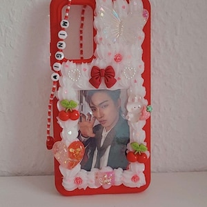 Decoden Phonecase Kpop Handyhülle mit Anhänger Handmade Custom Kawaii Cute Cartoon inspired with Charm Korean Japanese Fotokarte Photocard