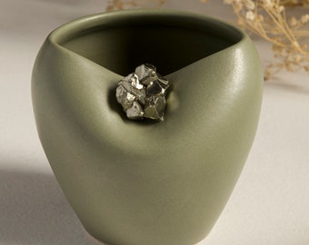 Vaso gratitudine - verde salvia, vaso in ceramica, vaso unico, vaso fatto a mano