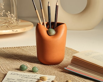 Reminder vase - terracotta brown | hosuewarming gift| gemstone vase| unique vase