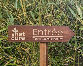 Pancarte extérieur en bois personnalisable, Flèche direction en bois pour gîte & camping, signalétique extérieur.