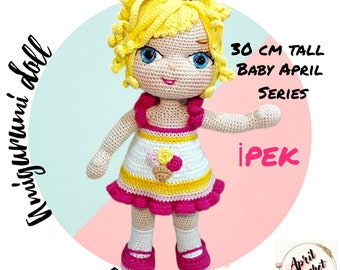 Wzór na szydełkową lalkę amigurumi İpek: Blond lalka z serii Baby April