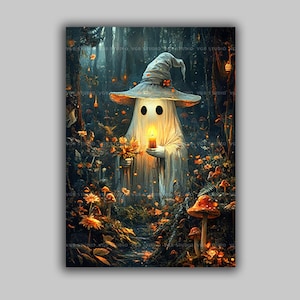Op de afbeelding: Een fantasievolle Halloween-kunstprint met een spook met een heksenhoed en een brandende kaars. Het spook wordt omringd door paddenstoelen en bloemen in een mystieke bosscène. Het kunstwerk heeft een zachte, dromerige kwaliteit.