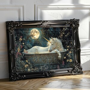 Eenhoorn bad muur kunst print, maanverlichte tuin badkamer decor fantasie paard poster Cottagecore gotische bloemen cadeau horizontale magische scène ac32 afbeelding 5