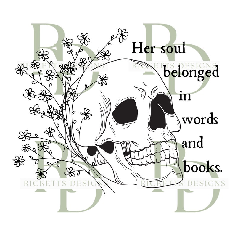 Pu&ograve; includere: Illustrazione in bianco e nero di un teschio con fiori. Il testo "Her soul belonged in words and books." &egrave; scritto a destra del teschio.