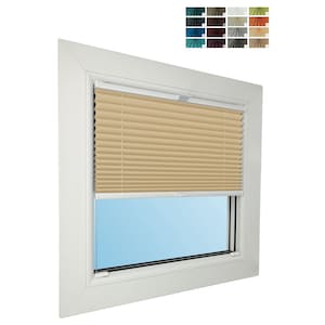 Peut inclure: Un store plissé beige installé dans un cadre de fenêtre blanc. Le store est partiellement abaissé, révélant un ciel bleu. Un nuancier de différentes teintes est dans le coin supérieur droit.