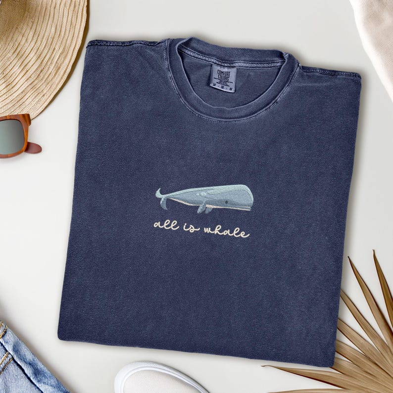 Broderad blåval-t-shirt: Pigmentfärgad kustt-t-shirt Denim