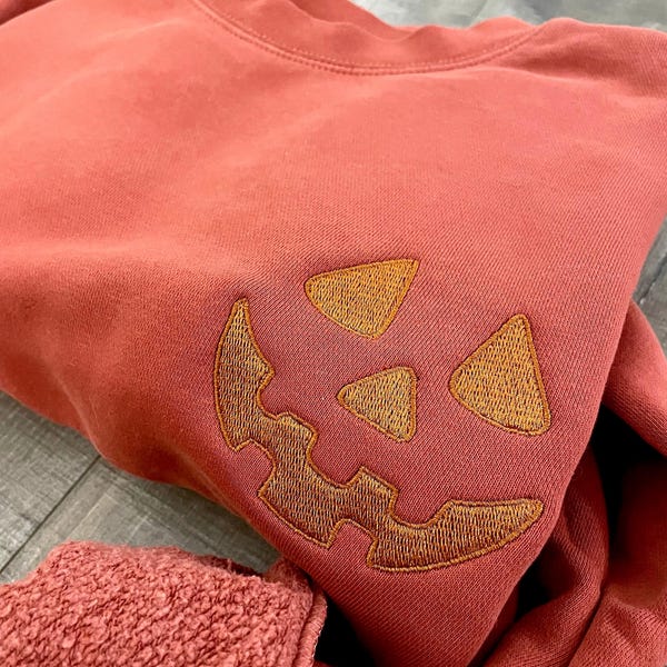 Sudadera con cara de calabaza bordada: jersey tonal de linterna de Halloween