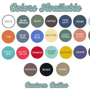 Puede incluir: Una tabla de 28 opciones de color diferentes para art&iacute;culos personalizados. Los colores se muestran en c&iacute;rculos con el nombre del color escrito en texto blanco. Los colores incluyen marfil, blanco, abeto azul, musgo, pimienta, azul marino verdadero, mezclilla, chambray, espuma de mar, &ntilde;ame, mezclilla azul, flo azul, mantequilla, verde claro, terracota, gris, orqu&iacute;dea, menta calc&aacute;rea, sand&iacute;a, carmes&iacute;, arrecife de isla, mostaza, uva, baya, espresso, negro y caqui.