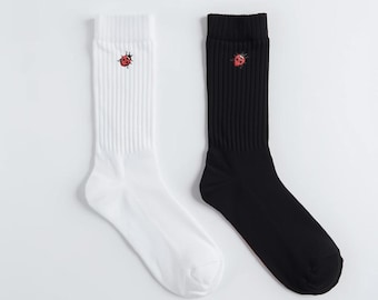 Skarpetki z haftowaną biedronką, pończochy Cottagecore, unisex