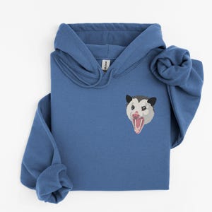 Sudadera con capucha de zarigüeya bordada: sudadera extragrande para amantes de la vida silvestre