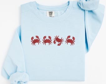Bluza z okrągłym dekoltem i haftowanym czerwonym krabem w stylu marynistycznym