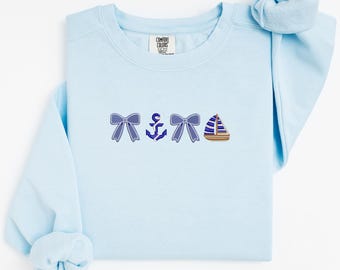 Bluza z haftowanym motywem marynistycznym: nadmorski szyk, styl preppy