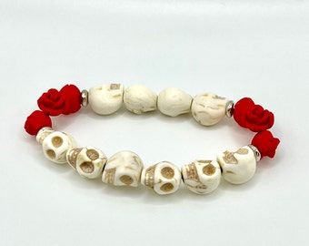 Dia de los Muertos Bracelet / Skull and Roses Bracelet / Day of the Dead Bracelet/ Halloween Bracelet/ Stretch Bracelet