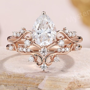 Art Deco Moissanite Engagement Ring Set Rose Gold Floral Leaf Ring Pear Moissanite Ring Bridal Set Vintage Rings Anniversary Gifts for Her