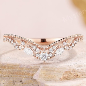 Anello nuziale curvo in moissanite vintage, anello in oro rosa con diamanti, anelli impilabili in moissanite, anello Milgrain, regali di anniversario Art Déco per lei