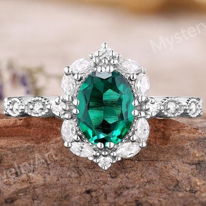 Vintage Emerald Engagement Ring Rose Gold Ring Art Deco Emerald Ring Moissanite Cluster Ring Emerald Jewelry Custome Promise Rings for Women