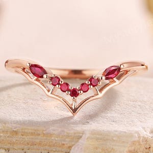Anillo de bodas único con rubí, oro rosa, telaraña, anillos apilables, anillo gótico con granate, anillos de bodas curvos, anillo de rubí, anillos de Halloween para mujer
