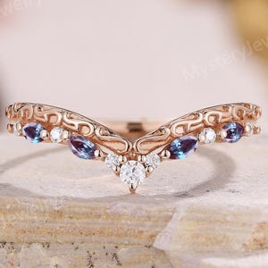 Unique Alexandrite Wedding Band Rose Gold Stackable Rings Engrave Ring Alexandrite Curved Wedding Bands Vintage Promise Rings for Women