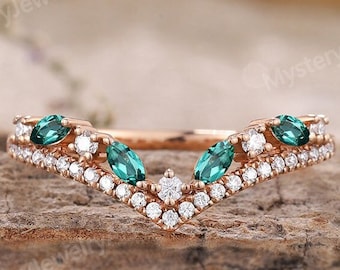 Unique Emerald Wedding Band Rose Gold Ring Vintage Moissanite Ring Wedding Ring Stackable Rings Emerald Ring Anniversary Gifts for Her