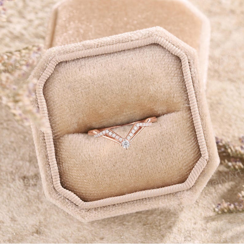 Rose Gold Moissanite Chevron Ring, Art Deco Curved Wedding Band ...