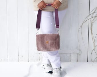Kleine Umhängetasche aus Breitcord in altrose, Boxybag Style, kleine Schultertasche altrosa