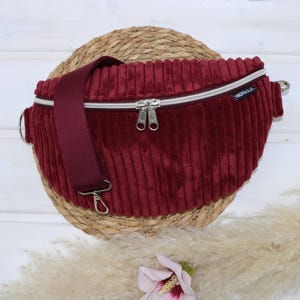 Bauchtasche Cord bordeaux, Reißverschluss bordeaux metallisiert, Hip Bag Cord, Gürteltasche, Crossbag, Cord extra breite Rippen, Festivalbag
