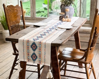 Chemin de table ferme, chemin de table bohème avec pompons, décoration de mariage bohème, décoration de mariage à la ferme, cadeau pour elle, chemin de fer au crochet à la main