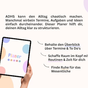 Puede incluir: Un planificador digital sostenido por manos, con un fondo blanco y lunares en colores pastel. Se muestra la palabra "Planer". Texto en alem&aacute;n explica c&oacute;mo el planificador ayuda a estructurar las rutinas diarias y a organizar tareas.