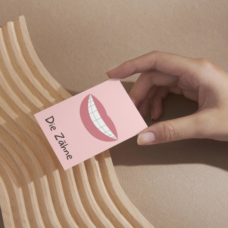 May include: A pink card with the text "Die Z&auml;hne" and a cartoon image of a smiling mouth with white teeth.
