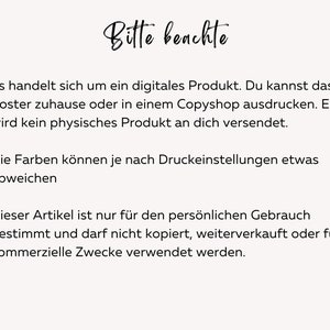 以下が含まれることがあります： 「Bitte beachte」という言葉がエレガントな筆記体で書かれたデジタル製品のお知らせ。テキストは、製品がデジタルであり、色が異なる場合があり、個人使用のみであることを説明しています。背景はソフトクリーム色です。