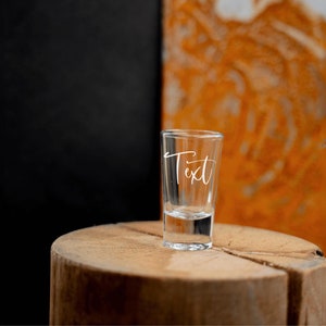 Hand-engraved and customizable shot glass 2 cl with individual text | Small gift for grandma and grandpa | Parents | Shot tour | Father&#39;s Day