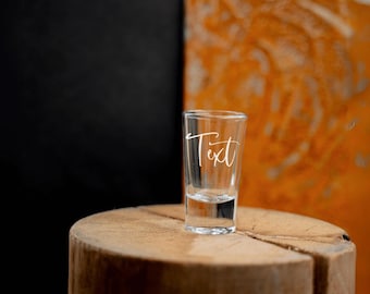 Verre à shot gravé à la main et personnalisable 2 cl avec texte individuel | Petit cadeau pour grand-mère et grand-père | Parents | Visite alcoolisée | Fête des pères