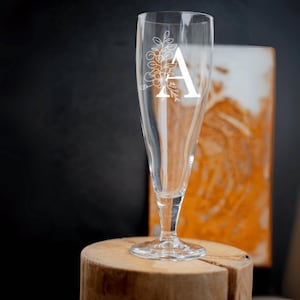 Vaso de cerveza de 0,5l grabado a mano y personalizado con letras decoradas | regalo perfecto para los amantes de la pilsner | Regalo para hombres | Hermano