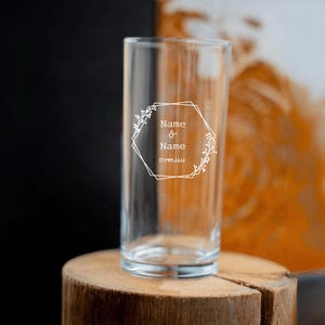 Schobbe glass 0.5 l with individual floral monogram name and date hand-engraved and personalized | Wedding gift | Engagement