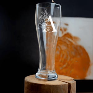 Vaso de trigo grabado a mano 0,5l con letra floral | gran idea de regalo de jubilación | aniversario | Mudanzas | examen aprobado | construcción de casas
