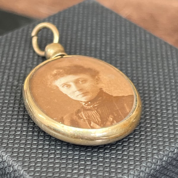 Antique Victorian Rolled Gold Double Sided Photo Locket with Photos