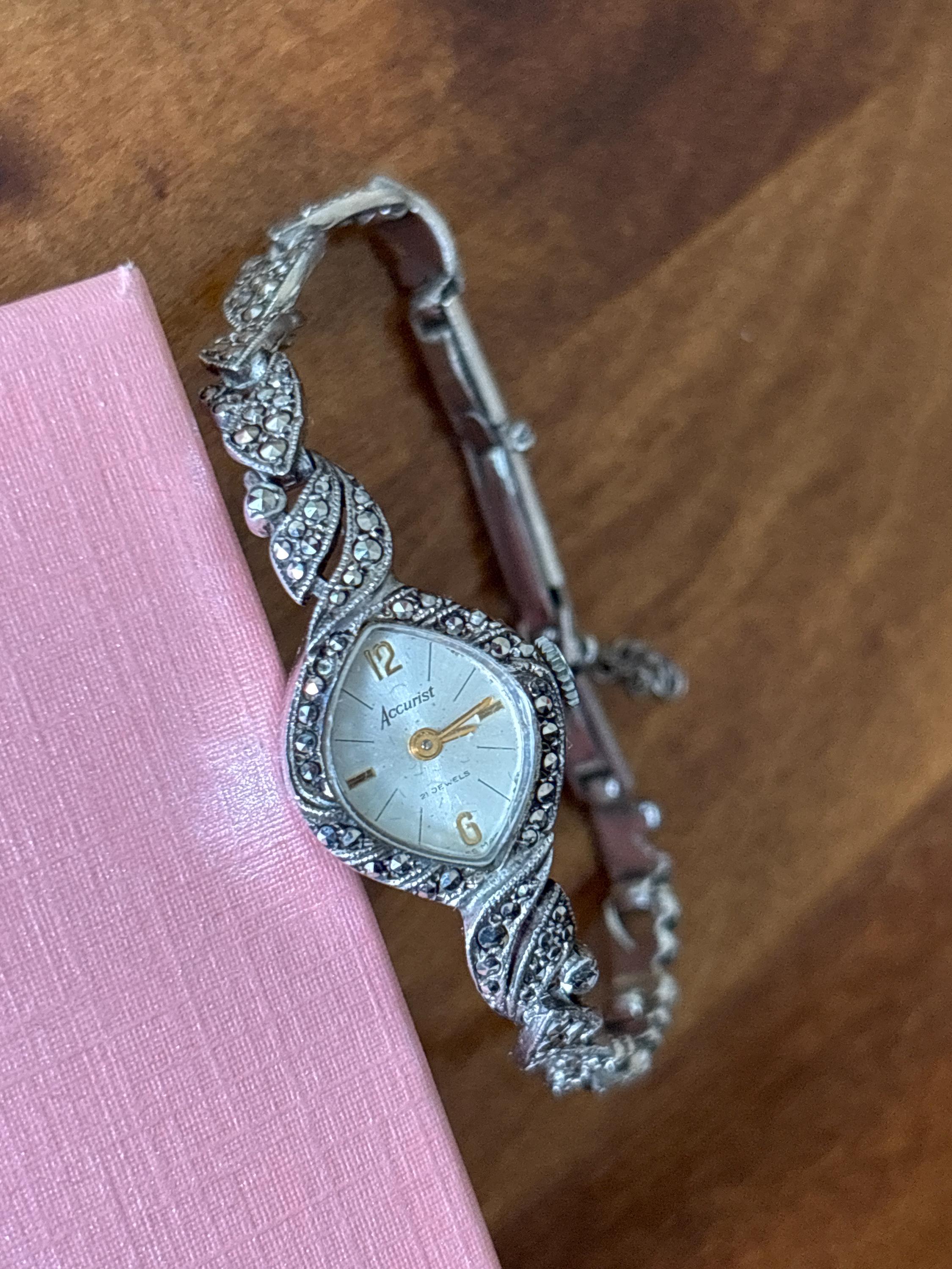 Accurist watch - Etsy 日本