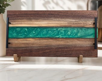 Zwarte walnoot epoxy charcuteriebord | Gepersonaliseerde serveerplank | Op maat gegraveerde kaasplank | Walnoot snijplank | Huwelijkscadeau