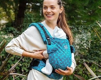 Marsupio ergonomico in cotone biologico, ideale per neonati e bambini piccoli.