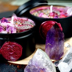 Ritual Kerze Free your inner witch mit Kristallen und link zur MeditationMagische Kerze Amethystbesonderes spirituelles Geschenk Bild 9