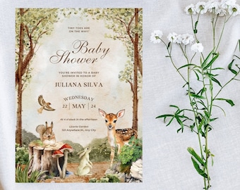 Op de afbeelding: Een baby shower uitnodiging met een bos thema. De uitnodiging toont een ree, een eekhoorn, een konijn en een vogel in een bos omgeving. De tekst op de uitnodiging luidt: "Tiny toes are on the way! Baby Shower You're invited to a baby shower in honour of Juliana Silva Wednesday 22 May 24 At 4 o'clock in the afternoon Liceria Garden 123 Anywhere St, Any City"