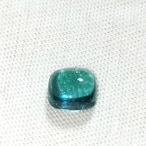 100% natürliches Smaragd sambisches glattes Cabochon. Kissen Form Edelstein. Transparente Smaragd Edelsteine für die Herstellung von Schmuck.