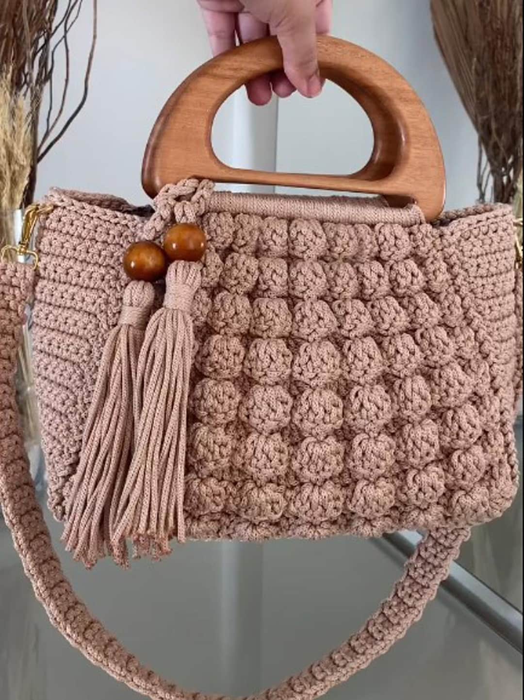 Handmade Raffia Crochet Shoulder Bag: Beige Kiss Lock Clutch With